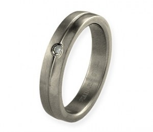 Half shine-ocelový snubní prsten se zirkonem