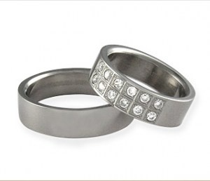 Miss - ocelový prsten zdobený zirkony
