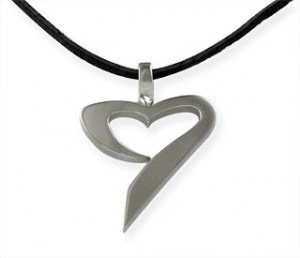 Betty - ocelový přívěšek ve tvaru srdce