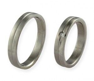 Half shine - ocelový snubní prsten se zirkonem
